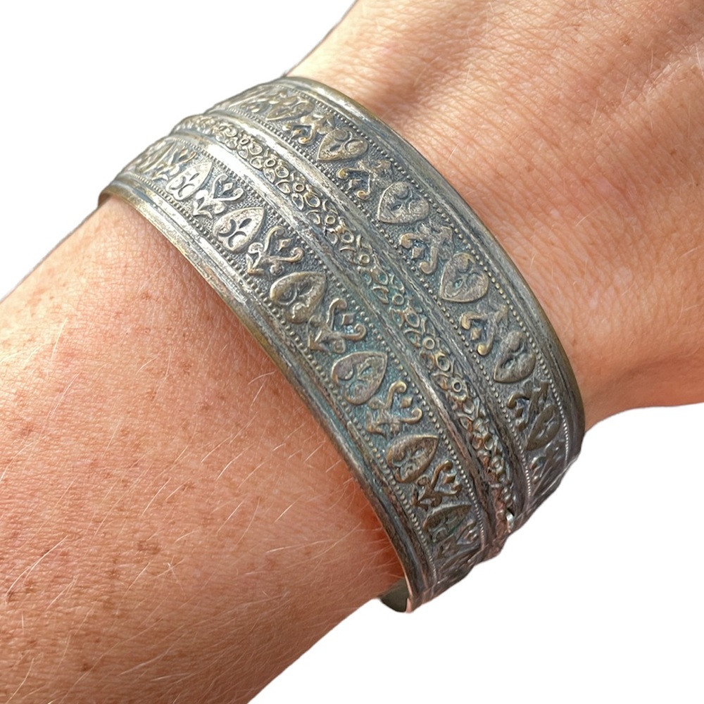 Antique ethnic hinged bracelet